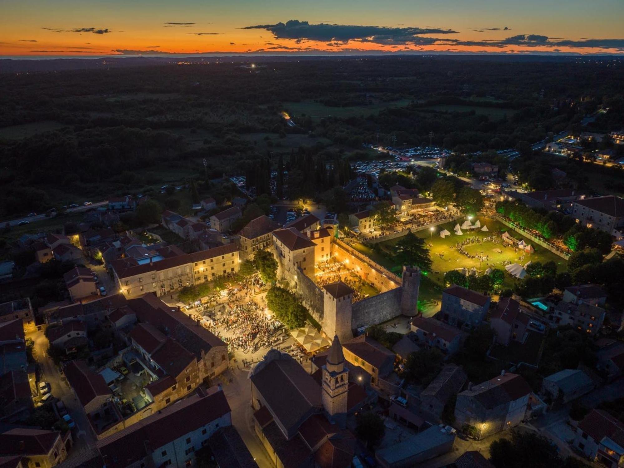 Teta Jana Apartment Smoljanci Bagian luar foto