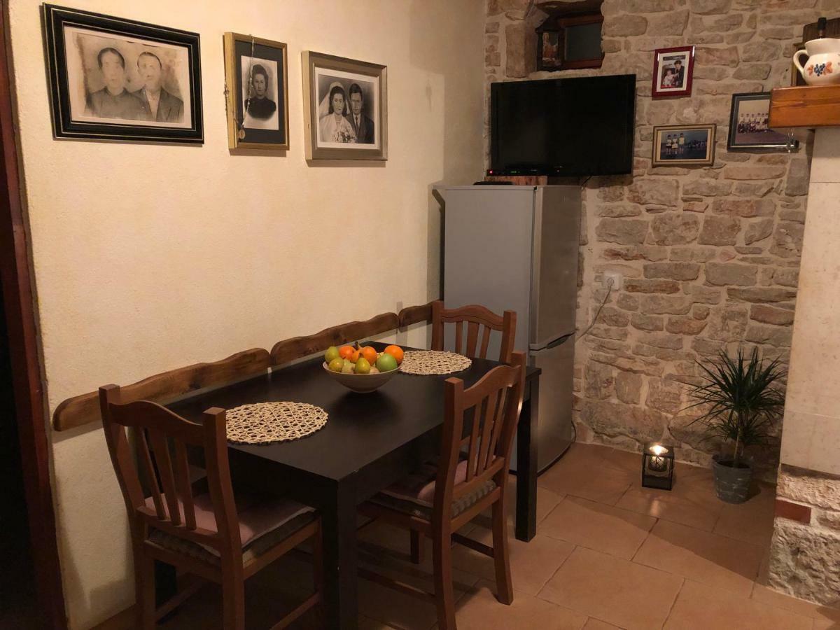 Teta Jana Apartment Smoljanci Bagian luar foto