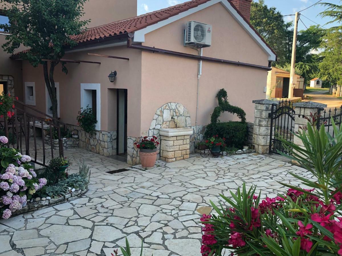 Teta Jana Apartment Smoljanci Bagian luar foto