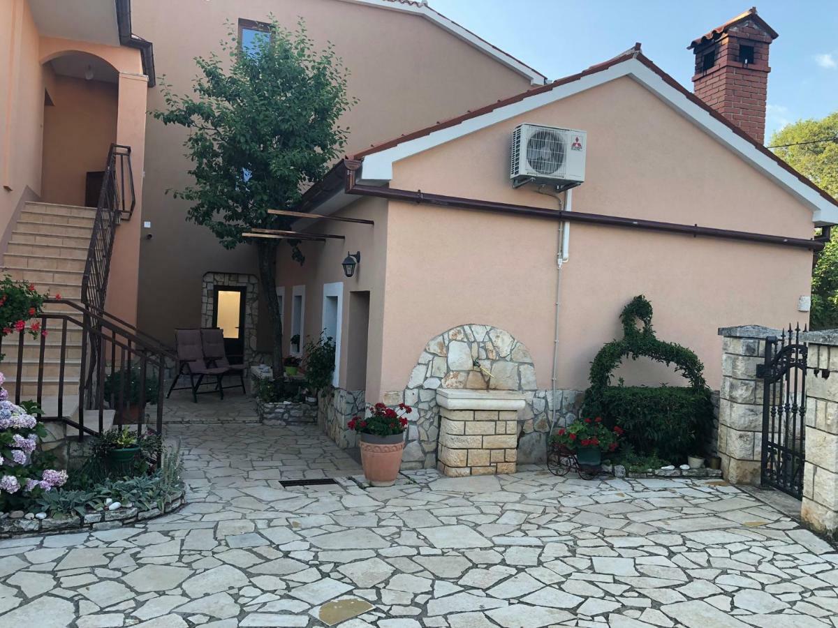 Teta Jana Apartment Smoljanci Bagian luar foto